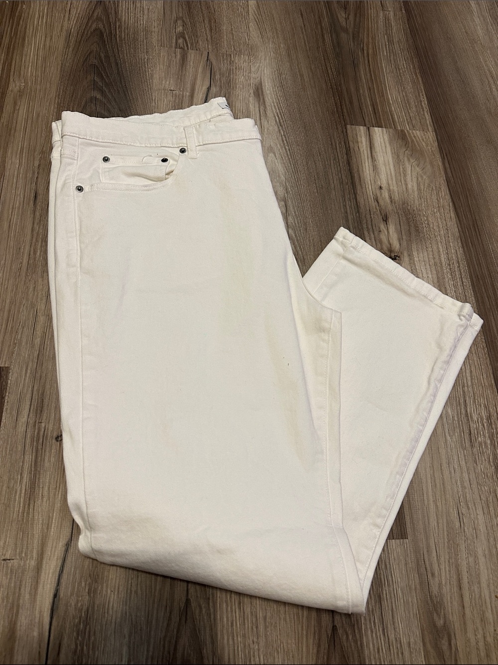 Amazon Essentials White Straight-Leg Men’s Jeans